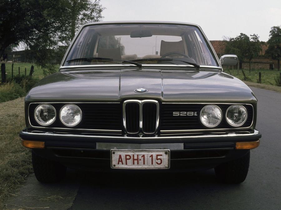  BMW 528i Sedan 1977 года  (фото 2 из 10)